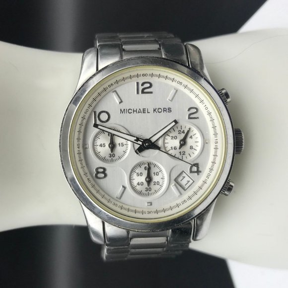 Michael Kors Runway Women\'s Silver Midsized Chronograph Watch Date MK5076 main image 7